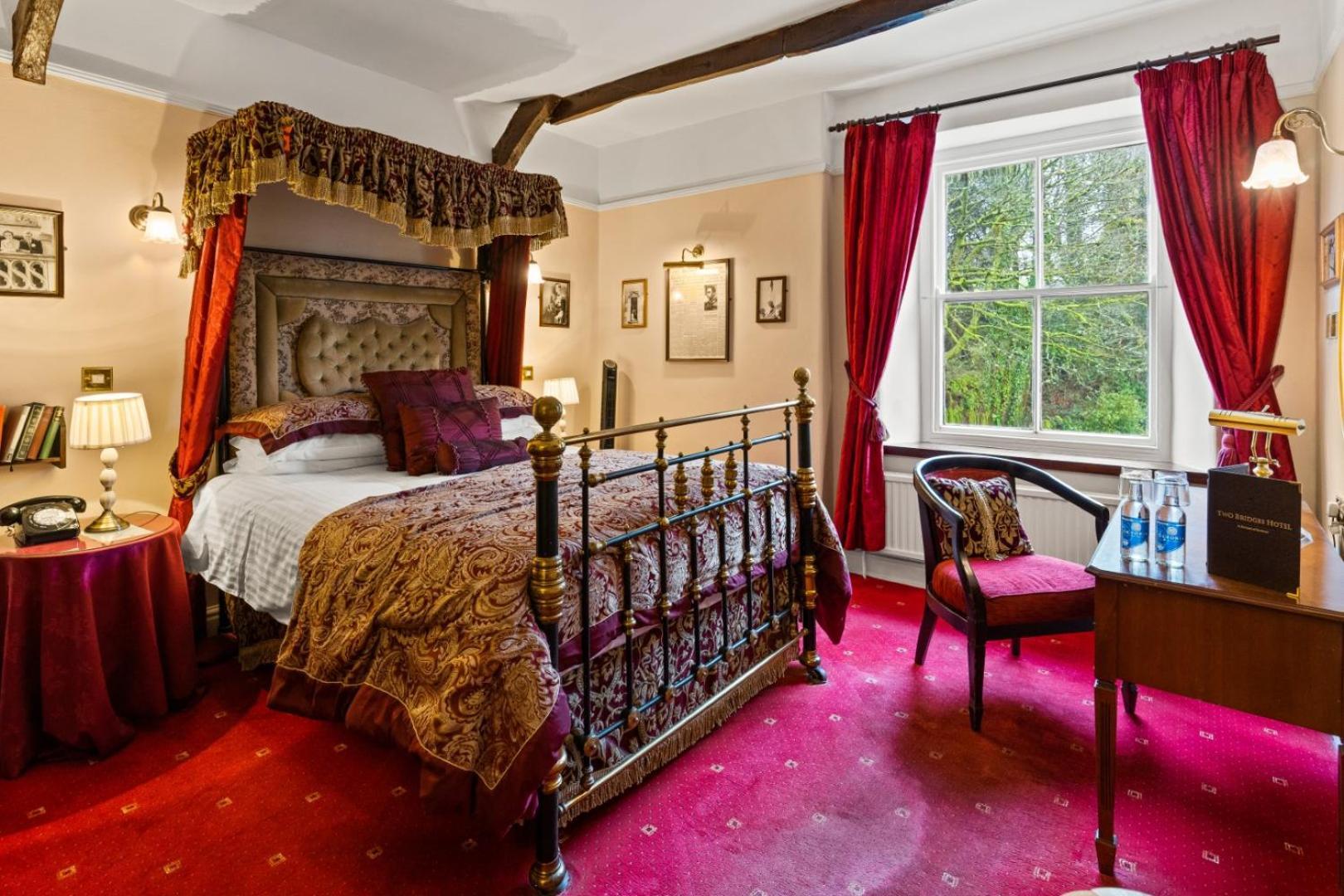 Two Bridges Hotel Екстериор снимка