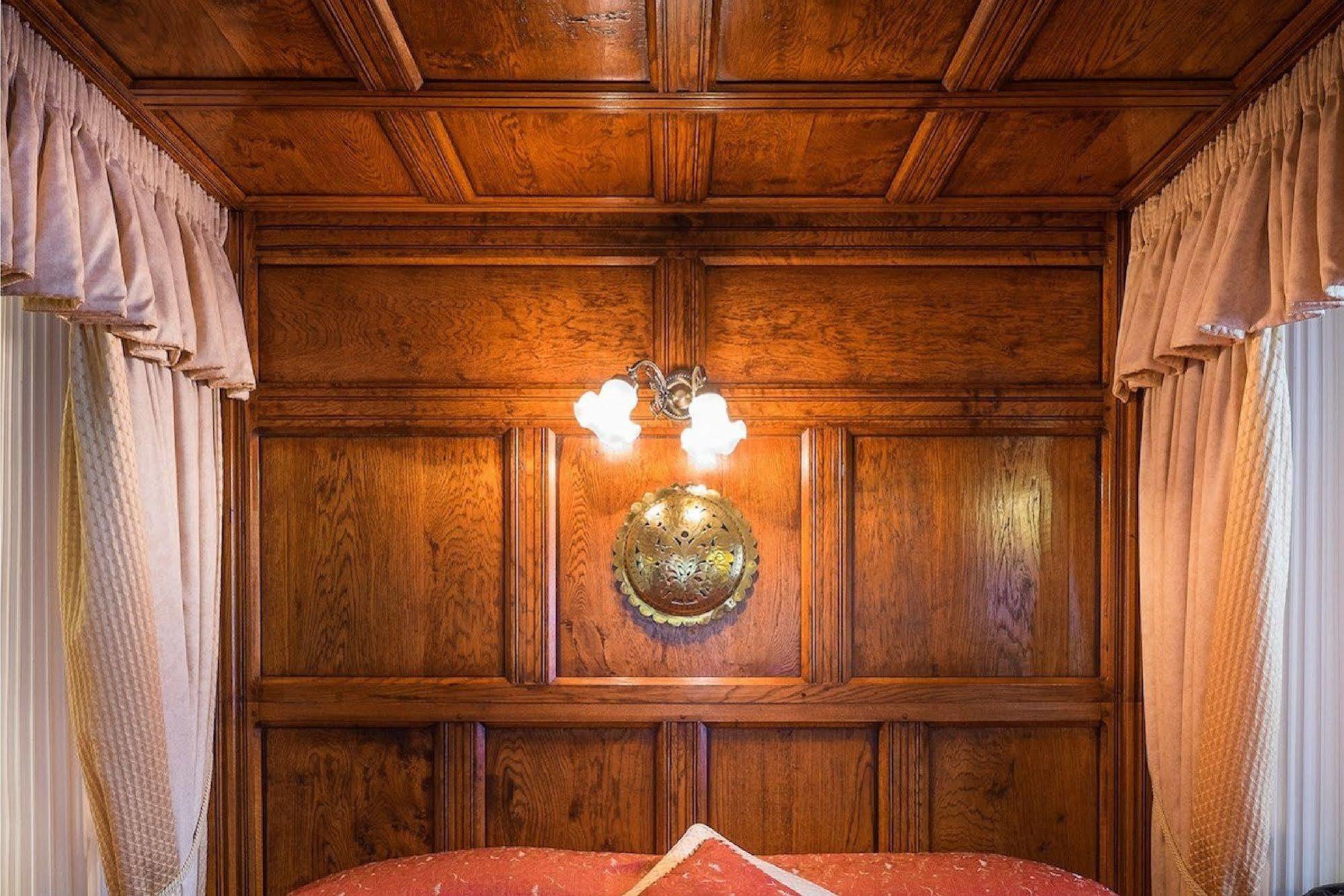 Two Bridges Hotel Екстериор снимка